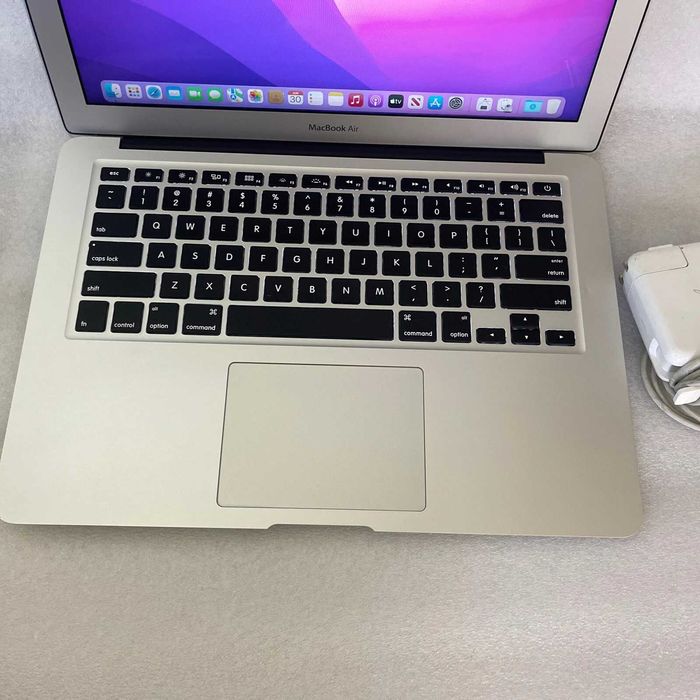 Apple MacBook Air 13” i5 / 4GB / 128GB Silver