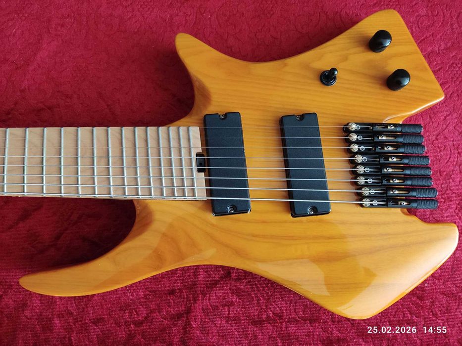 Gitara elektryczna 8 - strunowa headless (bezgłowa)