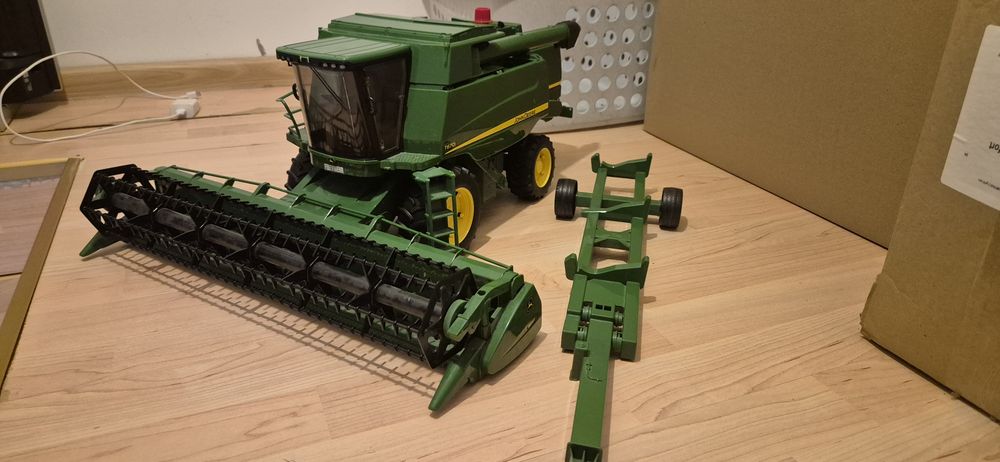 Bruder kombajn zbożowy John deer