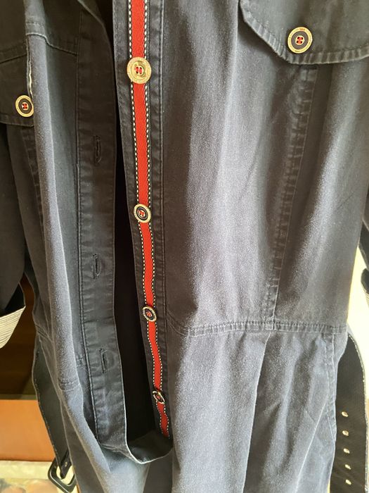 Vestido azul marinho com padrao caracteristico da lion of porch