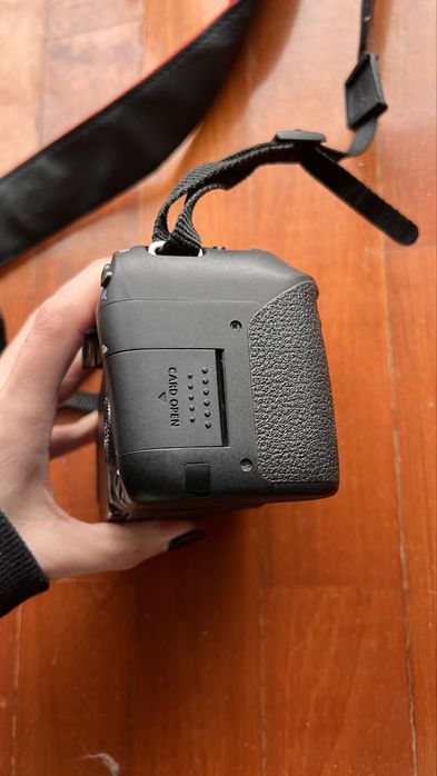 canon 77D (corpo+baterias)