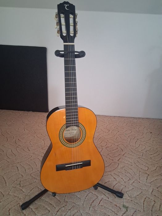 Sprzedam gitarę klasyczną firmy Tanglewood w znakomitym stanie