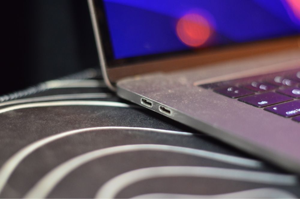 MacBook Pro 2017 A1707 Intel i7 3.1GHz 16GB RAM 512GB SSD