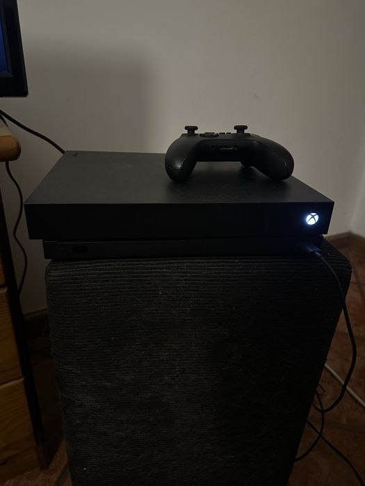 Xbox One X preta 500GB