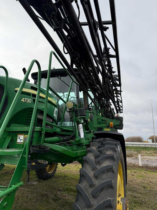 самохідний оприскувач John Deere 4730