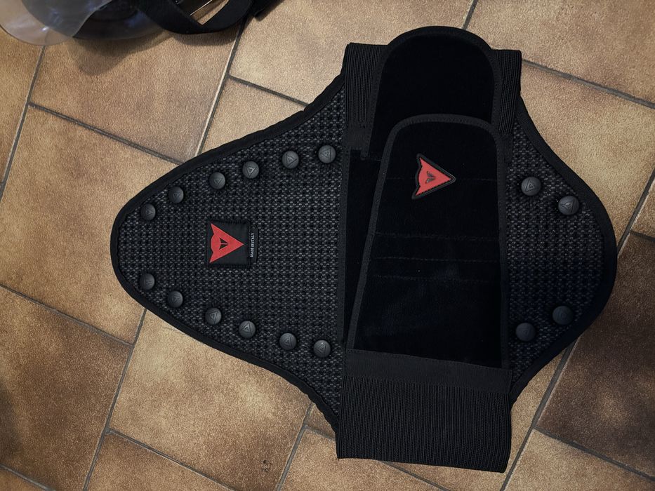 Dainese. Ochraniacz żółwik na kręgosłup na narty i nie tylko