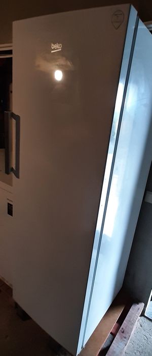 Congelador vertical Beko
