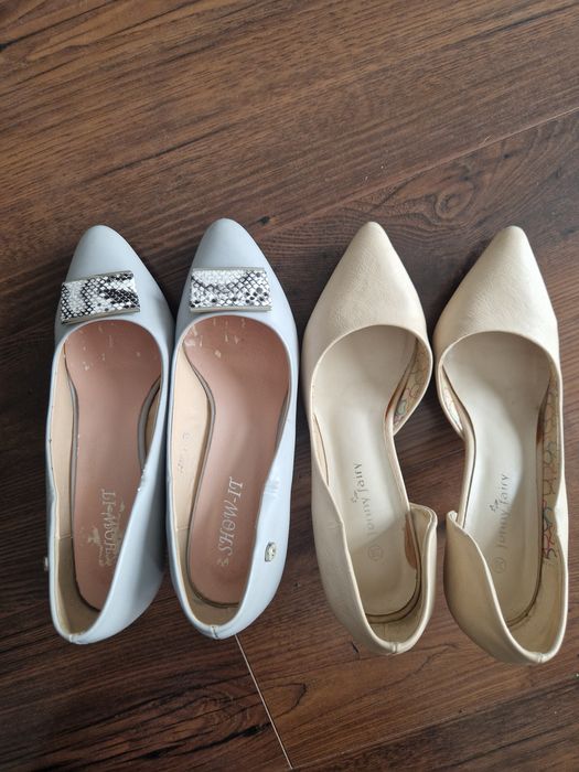 Dwie pary butów na obcasie