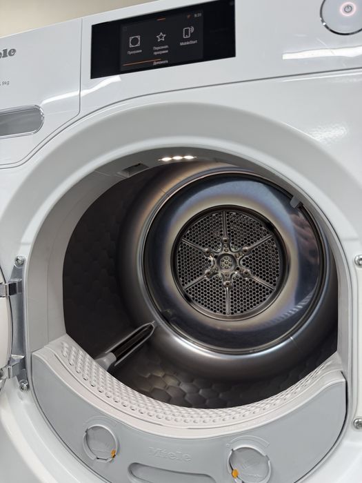 Сушильна машина Miele TWV 680 WP