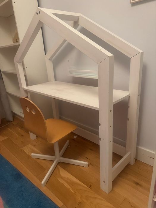 Biurko dziecięce z krzesełkiem