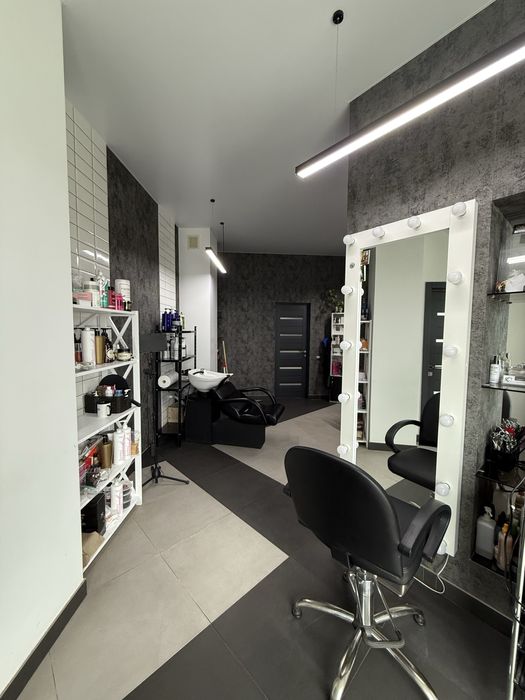 Продаж салону краси у Мостиськах