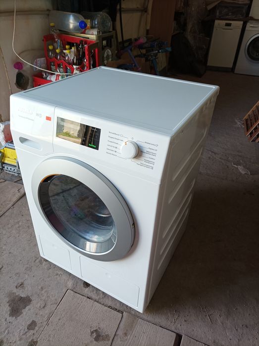 Пральна машина на 8 кг Miele WCE670