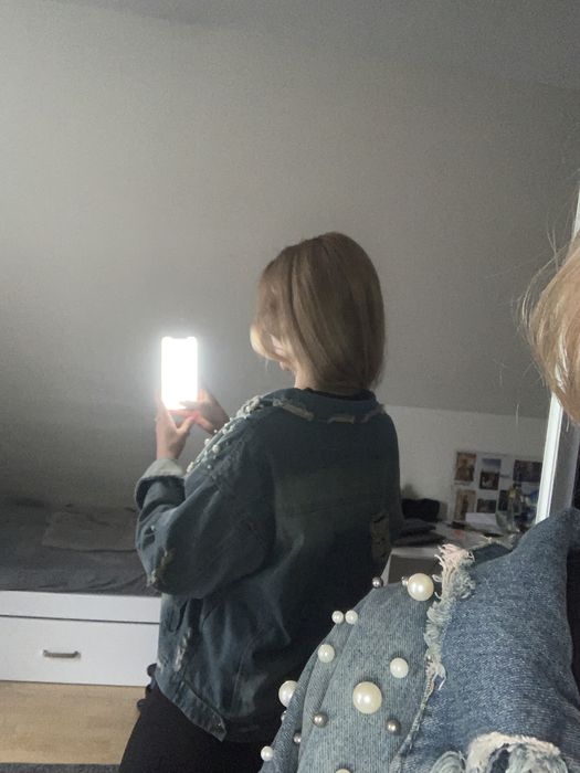 Kurtka jeansowa z perełkami