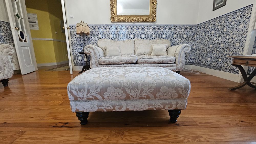 Sofás e mesa de apoio