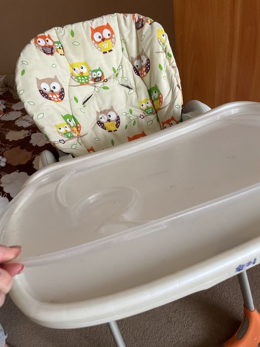 Столик  доя годування