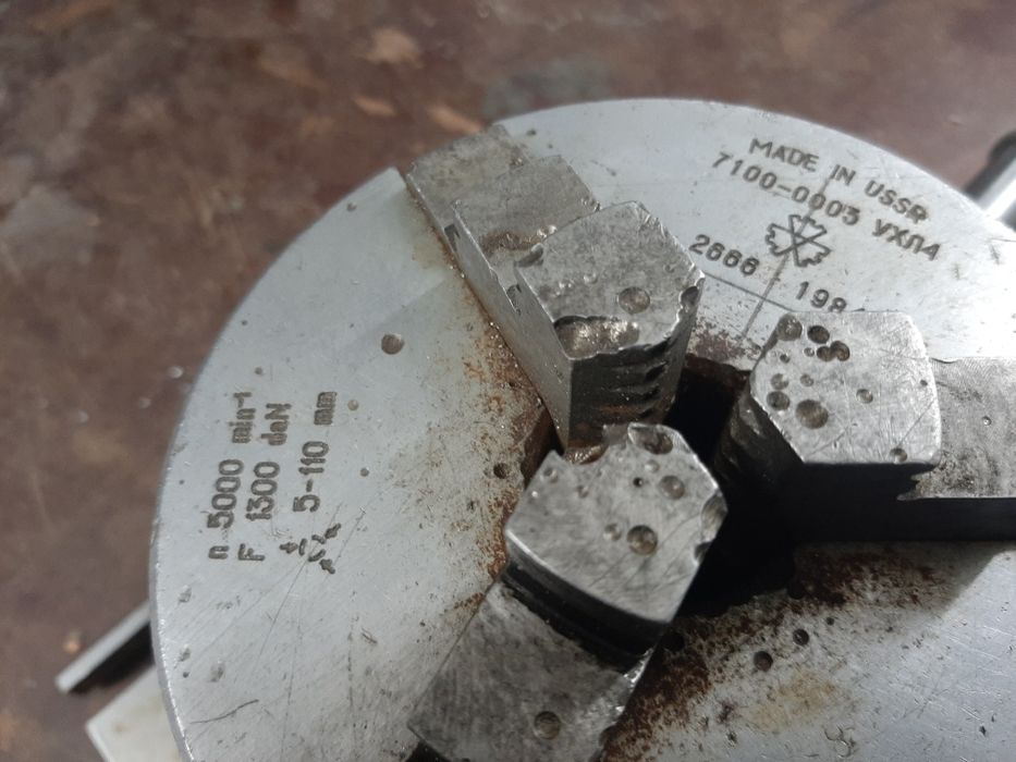 ділильна головка з трикулачковим патроном