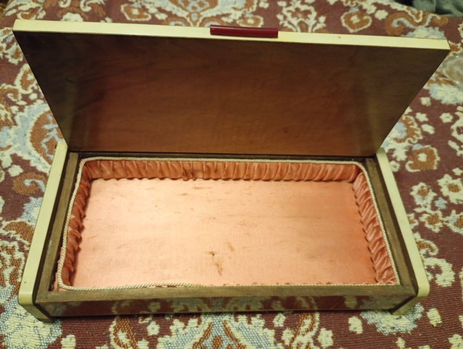Antiga Caixa em Madeira
