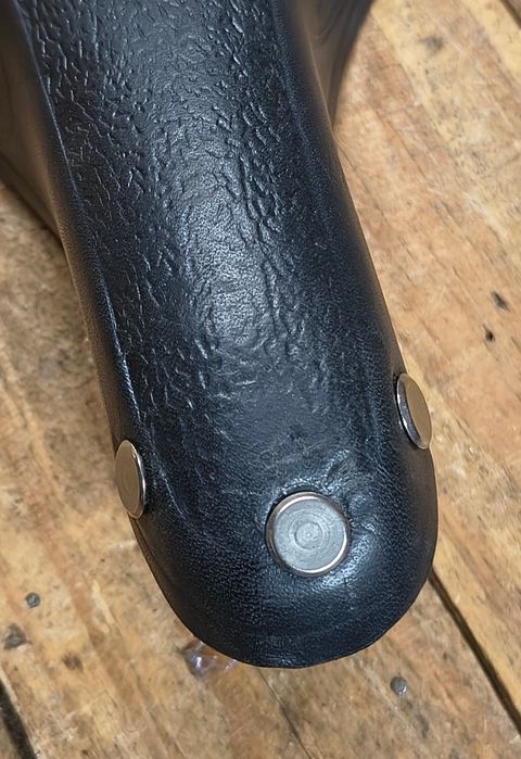 Capa de couro selim Tabor 240 molas NOVA/Pasteleiras/Órbita/Vilar