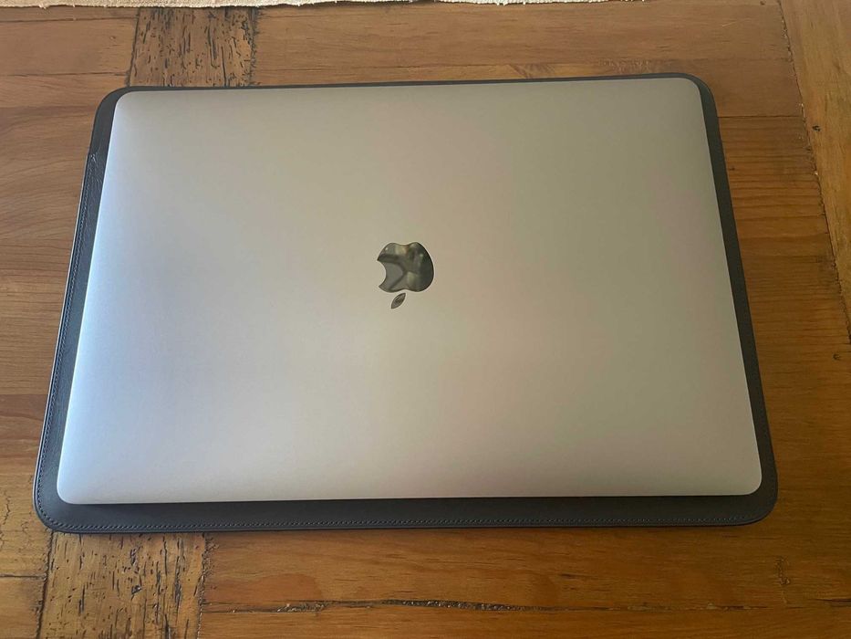 Macbook Pro 2018 com processador i7 e 16GB de RAM