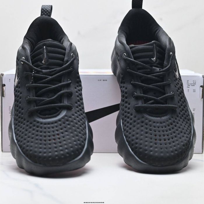 Кросівки Nike Mind 002