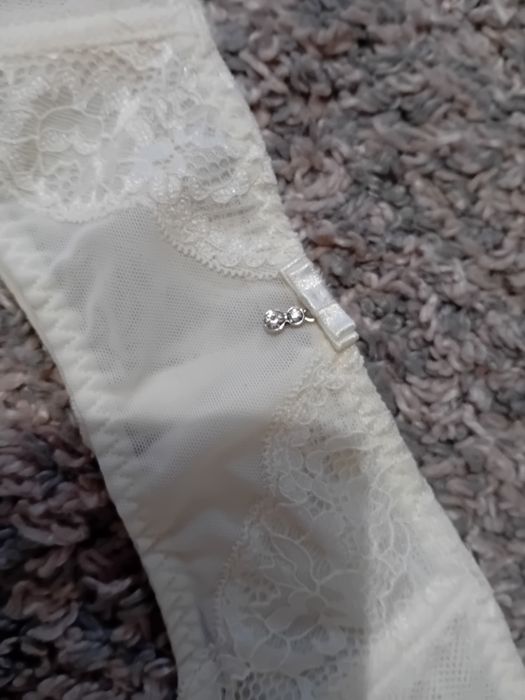 Miss Venity śliczny pas do pończoch