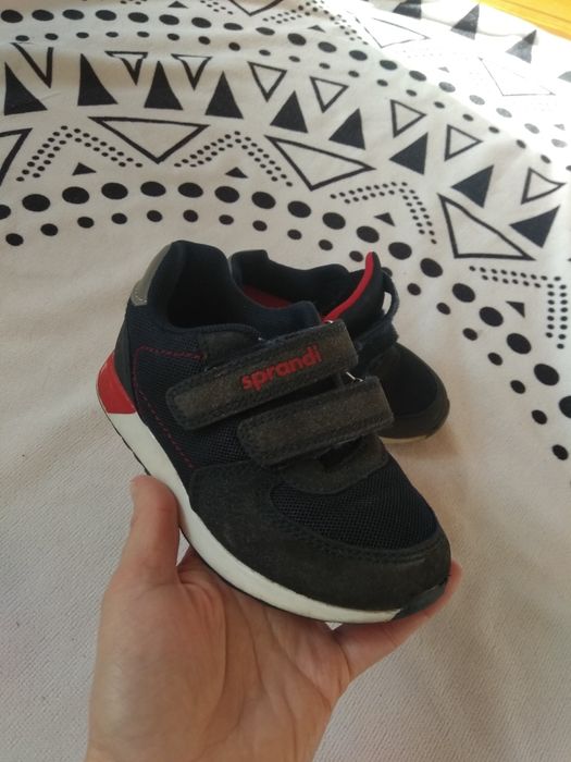 Adidasy chłopięce r. 26 Sprandi długość wkładki 17 cm