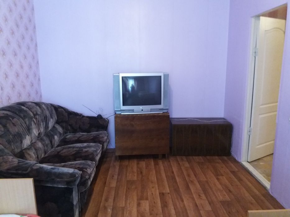 подобово 5 спальних місць Київ .метро Вокзальна