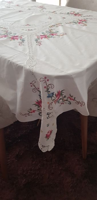 Toalhas de mesa bordada. NOVA 2.70×1.65