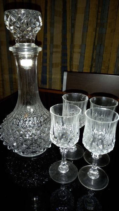 Garrafa de cristal de licor e 4 copos64730287879043121