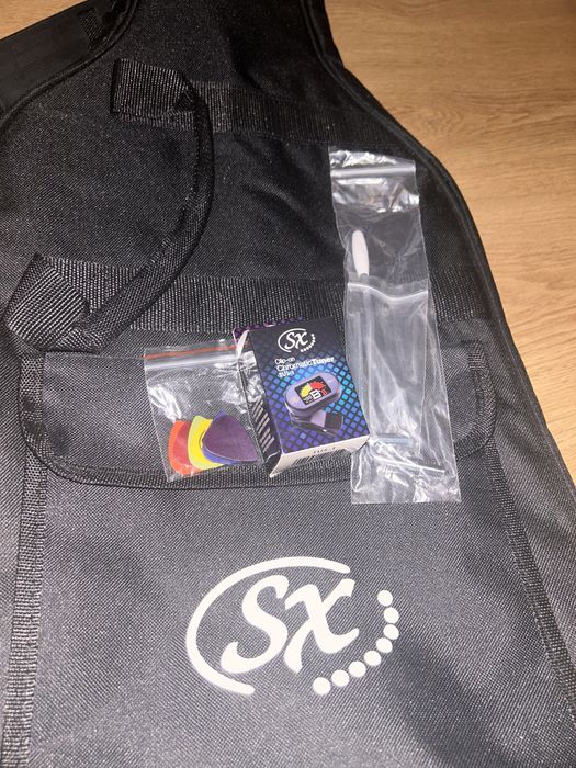 Guitarra e amplificador64409140004098123