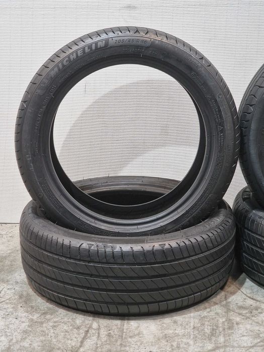 4 Pneus 205/45R16 MICHELIN Semi Novos