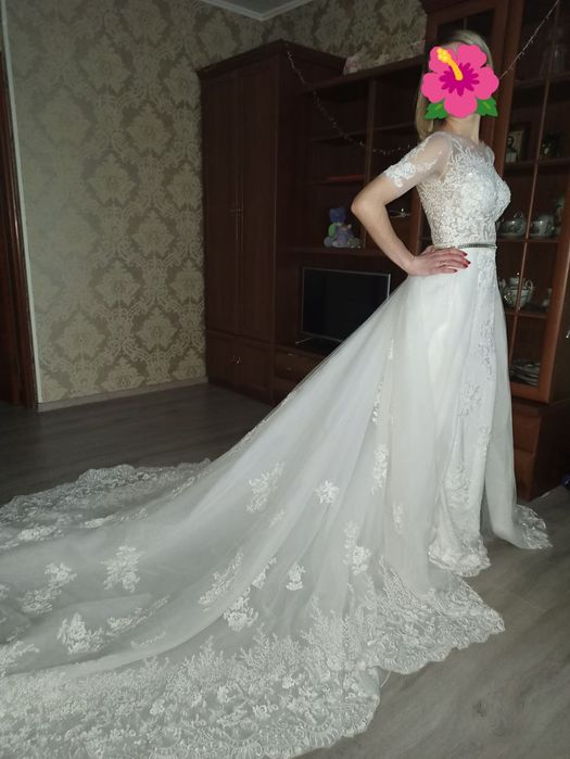 Продається весільна сукня