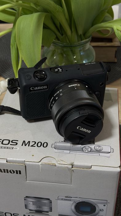 Фотоапарат Canon eos m200