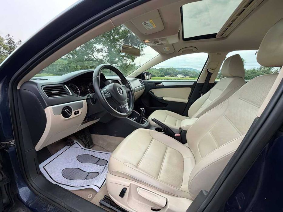 Volkswagen Jetta      2013