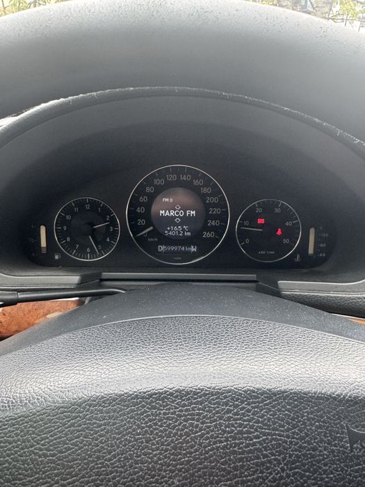 Mercedes benz E220 foto 4