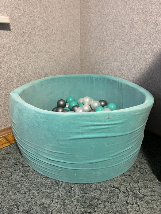 Дитячий сухий бассейн