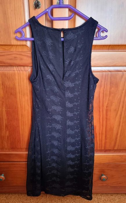 Vestido curto e justo preto com renda Zara, tamanho S