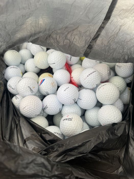 Bolas de golfe  usadas muitas como novas
