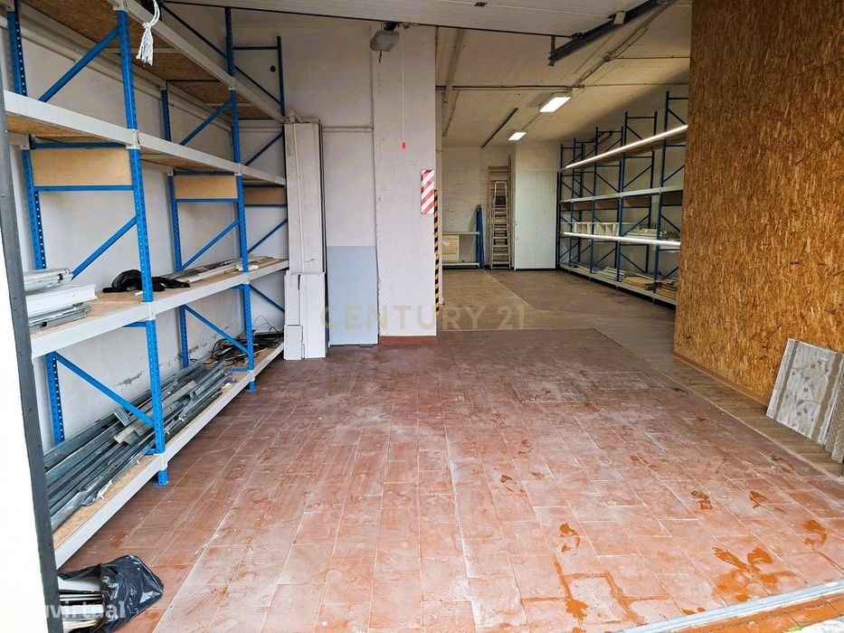 Garagem Armazém ou Espaço Multi-usos em Algueirão Mem Martins, Sintra