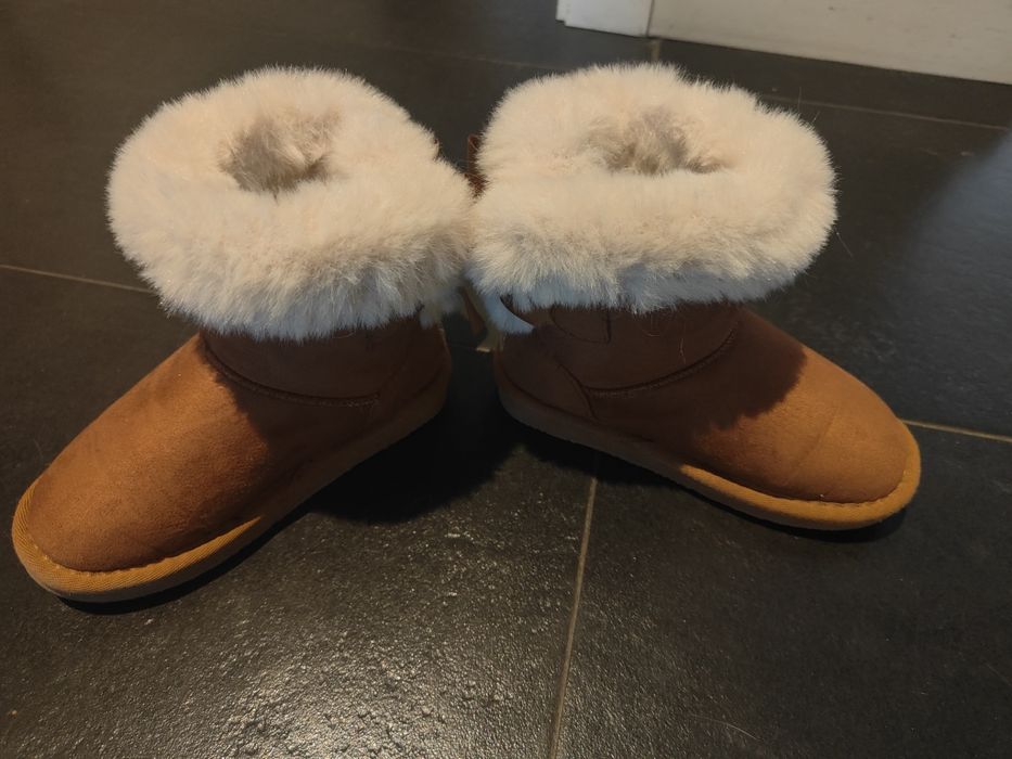 Botas número 27 novas