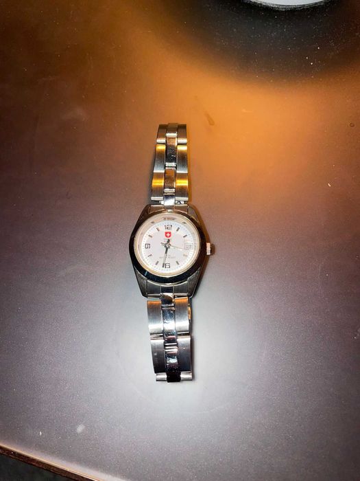 Relógio feminino Victorinox oficial do exercito cristal e safira