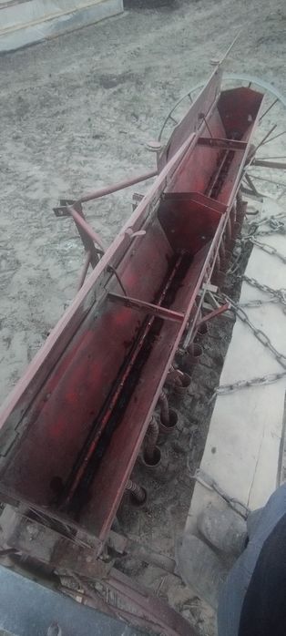 Тракторна польська сівалка 26 лійок