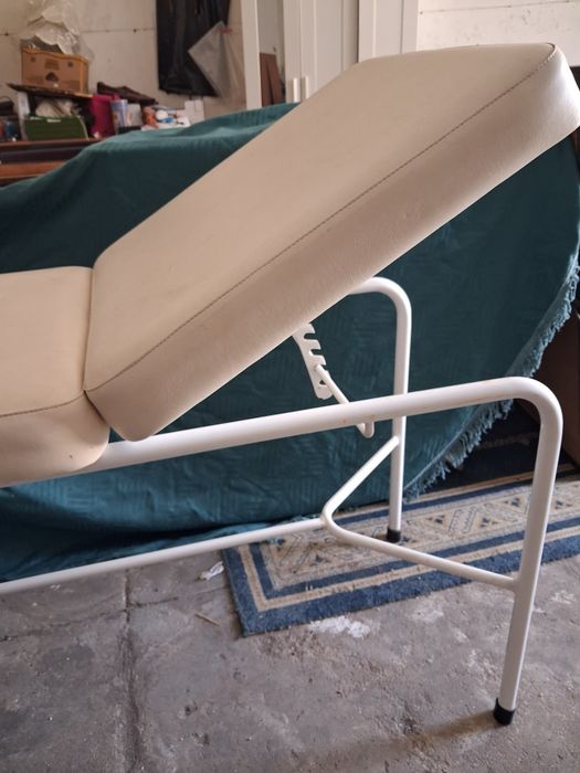 Marquesa estética/massagem  impecável