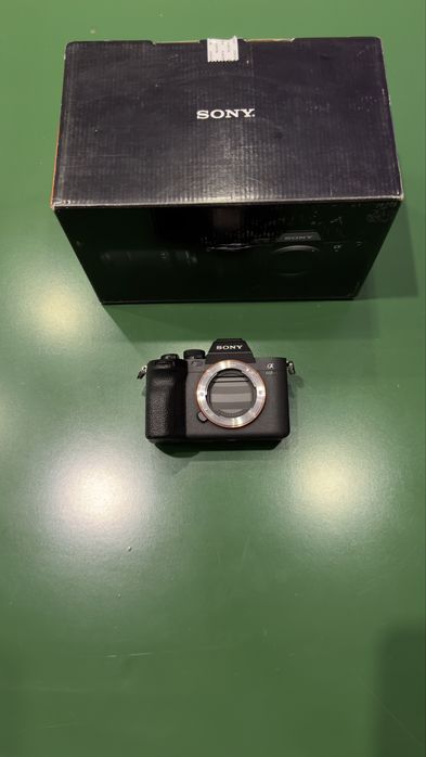 Sony A7 IV com caixa