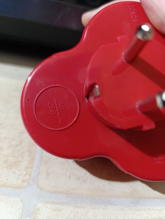 Трійник для електричних приборів