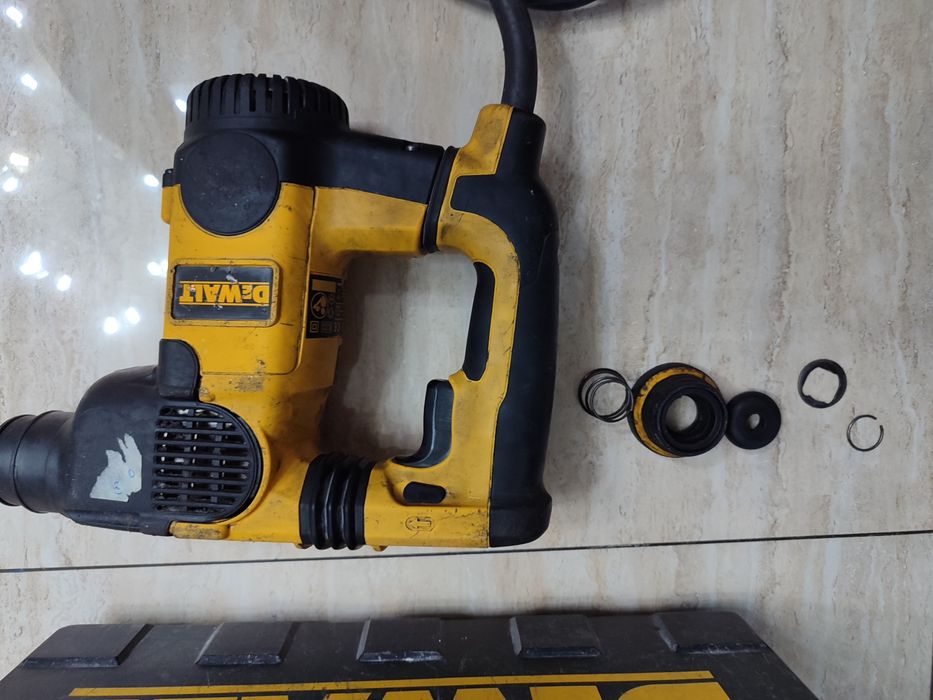 Młotowiertarka DeWalt D25323