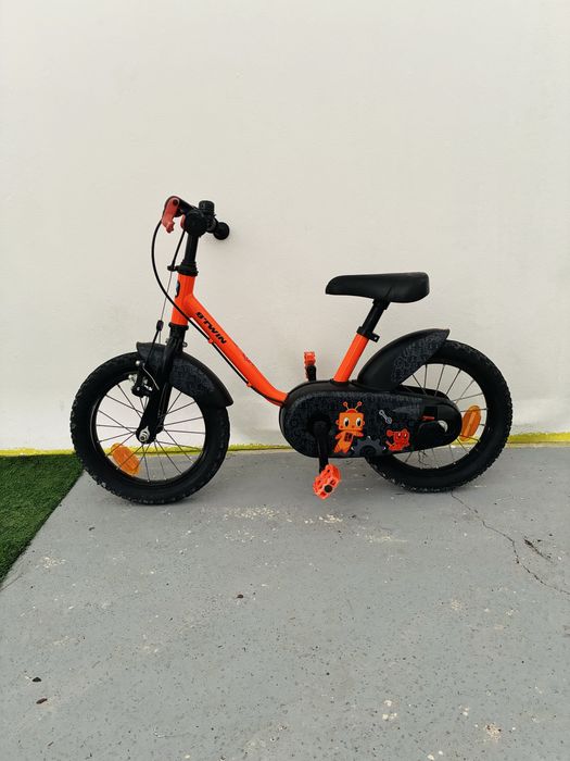 Bicicleta de crianca + rodinhas incluidas . Marca decathlon
