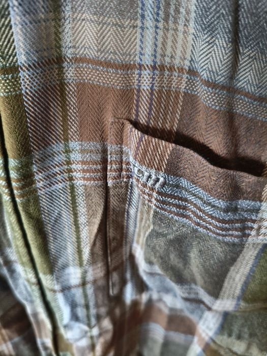 Camisa de homem de tons verde e castanho da marca triple marfel