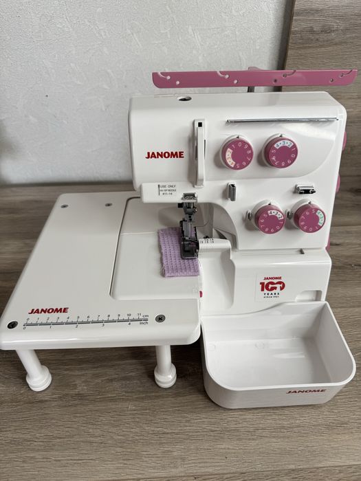 Оверлок Janome 792PG Anniversary Edition (з приставним столиком) — в ідеальному стані