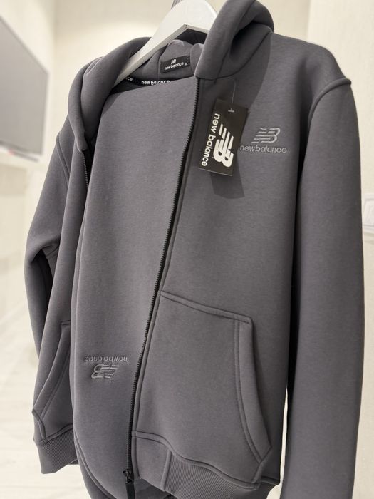 Чоловічий спортивний костюм